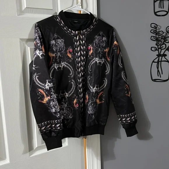 【関税&送料込】Givenchy Blouson With Back Embroidery Givenchy Logo-Embroidered Crop Wool Bomber Varsity Jacket